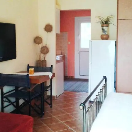 One Bedroom Appartement With Enclosed Garden And Wifi At Kontokali 3 Km Away From The Beach Lejlighed