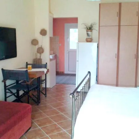 Lejlighed One Bedroom Appartement With Enclosed Garden And Wifi At Kontokali 3 Km Away From The Beach *